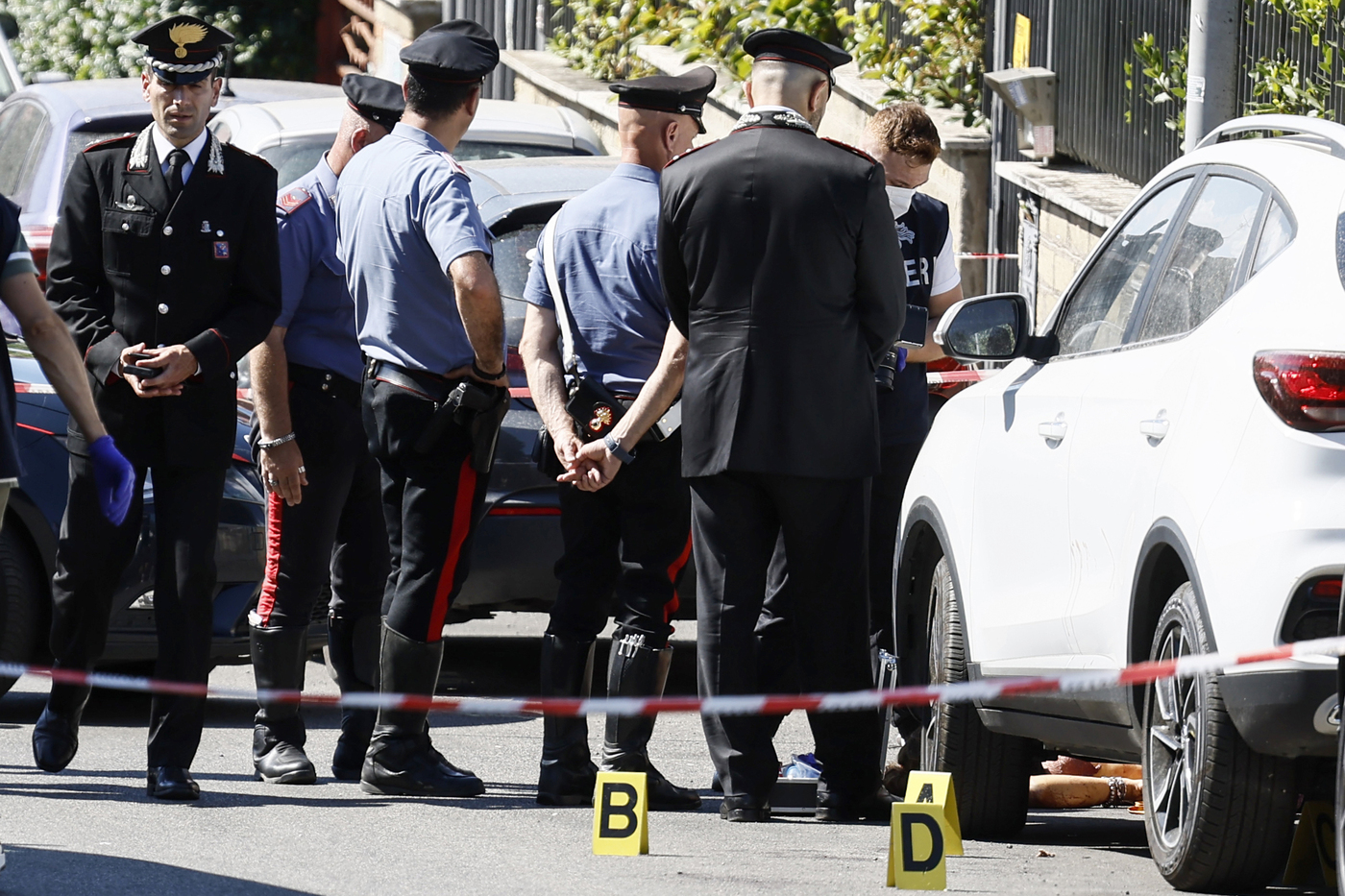 Piacenza, 13enne morta dopo essere caduta dal tetto. La sorella: “Il ragazzo era ossessionato da lei”