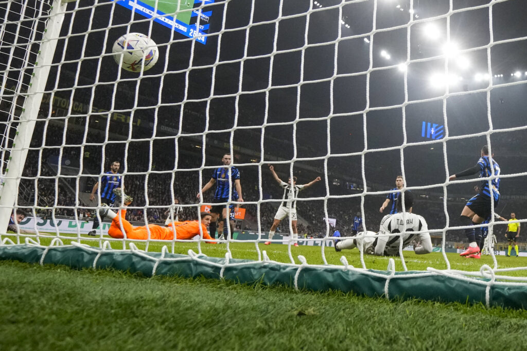 Galleria foto 'Milano, pareggio pirotecnico tra Inter e Juventus: 4-4 a San Siro' - foto 4