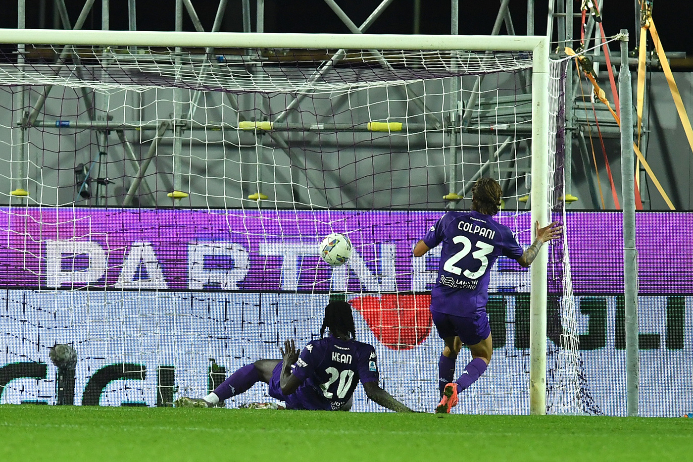 Serie A, goleada Fiorentina: travolta la Roma 5-1 nel posticipo della nona giornata
