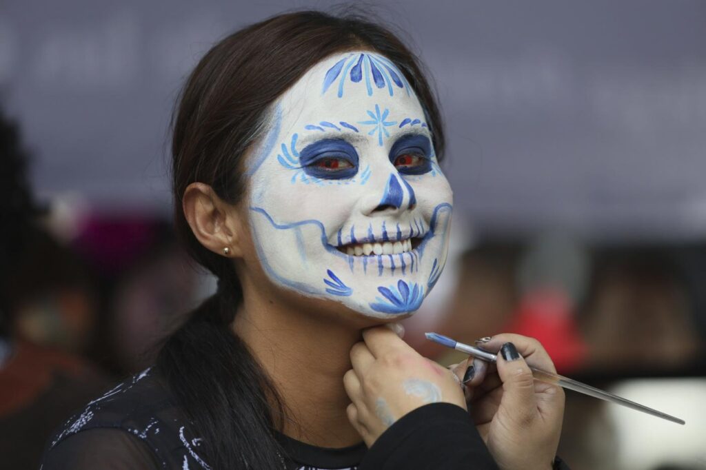 Galleria foto 'La parata delle Catrinas a Città del Messico apre le celebrazioni per il giorno dei morti' - foto 4