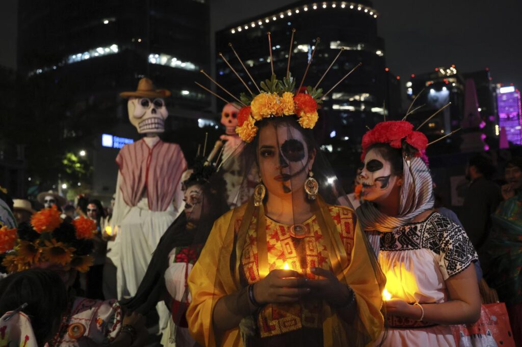 Galleria foto 'La parata delle Catrinas a Città del Messico apre le celebrazioni per il giorno dei morti' - foto 11