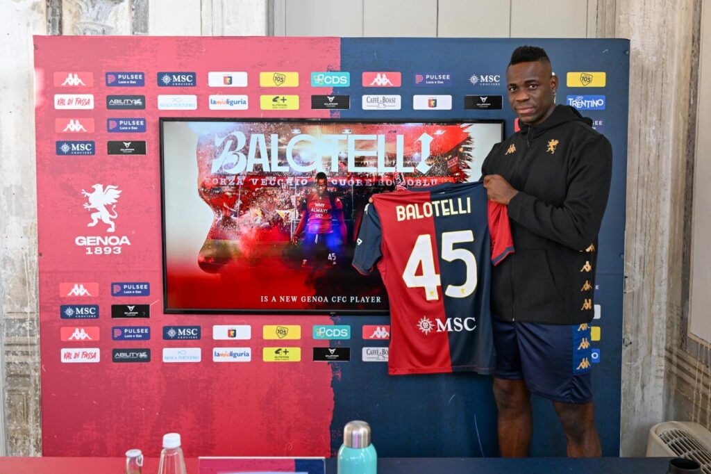 Galleria foto 'Calcio, Balotelli: “Sono carico per il Genoa, voglio che a parlare sia il campo”' - foto 5