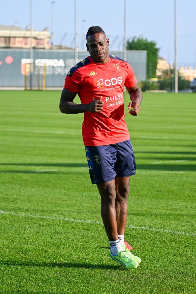 Galleria foto 'Calcio, Balotelli: “Sono carico per il Genoa, voglio che a parlare sia il campo”' - foto 4