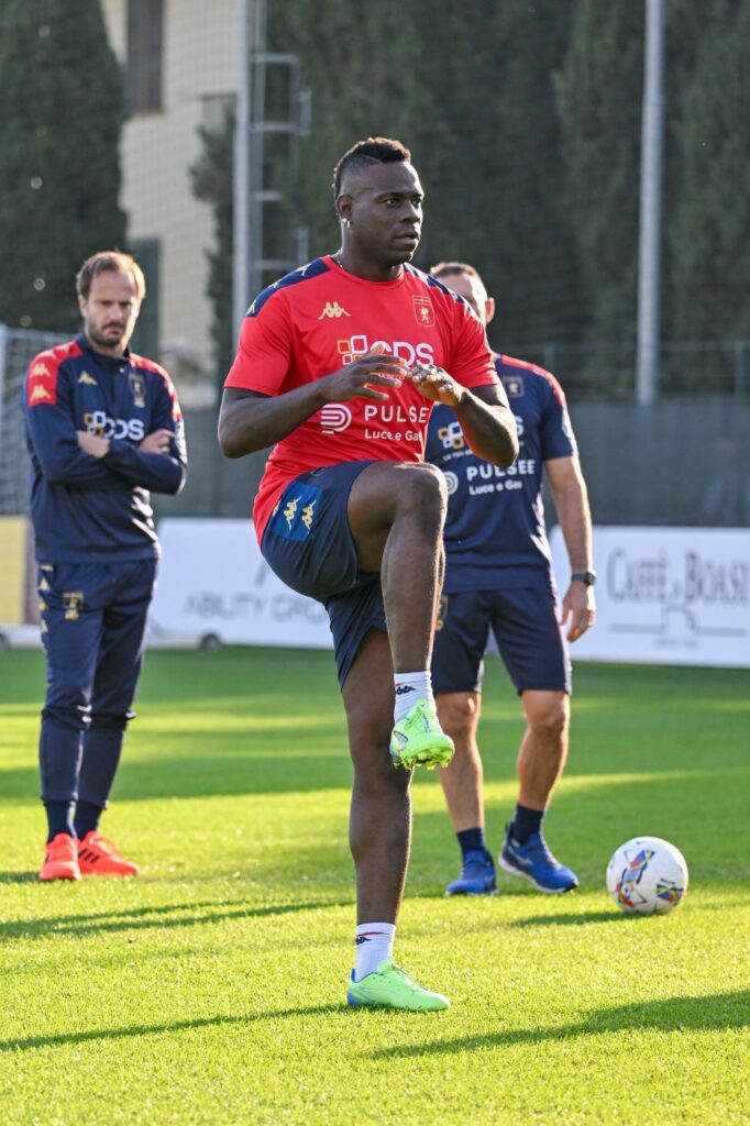 Galleria foto 'Calcio, Balotelli: “Sono carico per il Genoa, voglio che a parlare sia il campo”' - foto 11