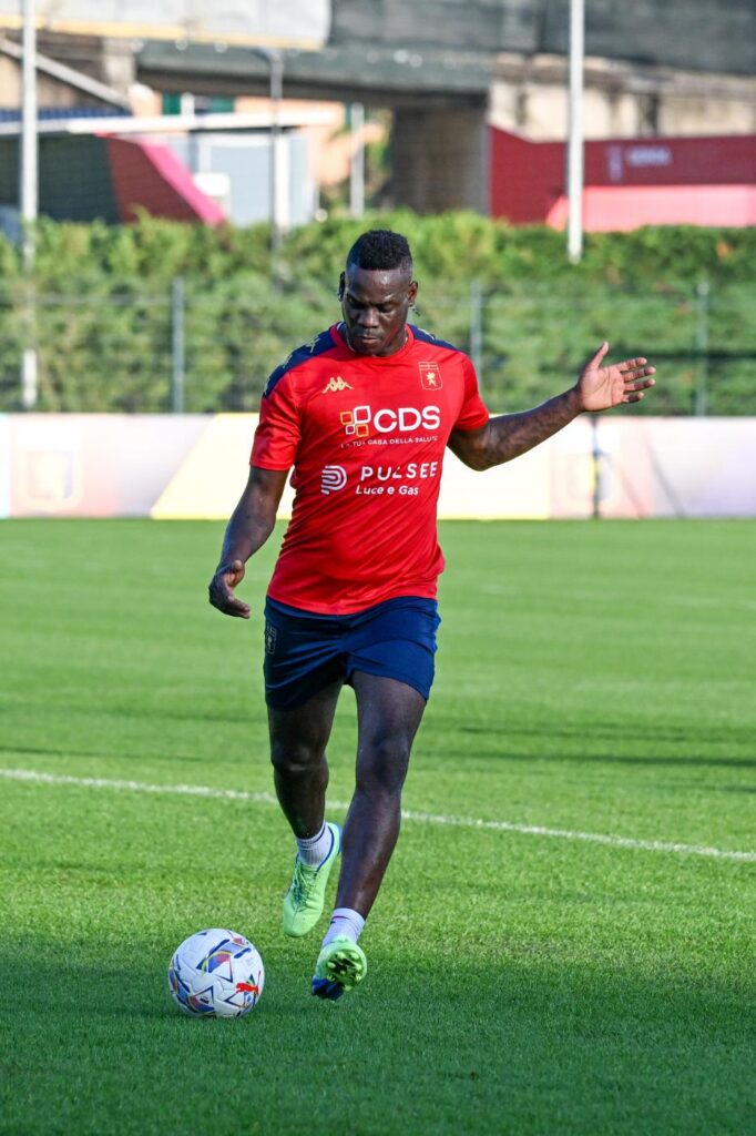 Galleria foto 'Calcio, Balotelli: “Sono carico per il Genoa, voglio che a parlare sia il campo”' - foto 12
