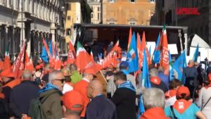 Manovra, pensionati UILP e SPI in piazza a Roma: “Il potere d’acquisto logora chi non ce l’ha”