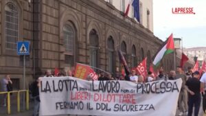 Napoli, al via processo a 43 disoccupati: corteo contro il Ddl Sicurezza