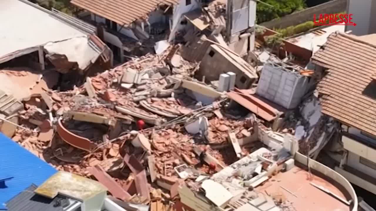 Argentina, crolla hotel di dieci piani: sette persone disperse sotto le macerie