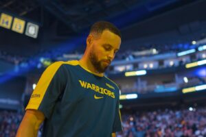 Nba, infortunio per Stephen Curry: ecco quando tornerà a giocare