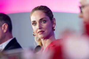 Chiara Ferragni, cambio al vertice della società dell’influencer: Calabi amministratore unico di Fenice