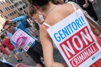 Protesta famiglie arcobaleno contro la legge sulla gestazione per altri GPA