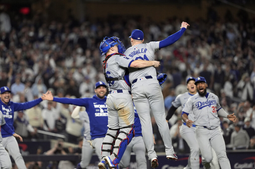 Galleria foto 'Baseball: i Dodgers campioni della MLB, festeggiamenti e disordini a Los Angeles' - foto 2