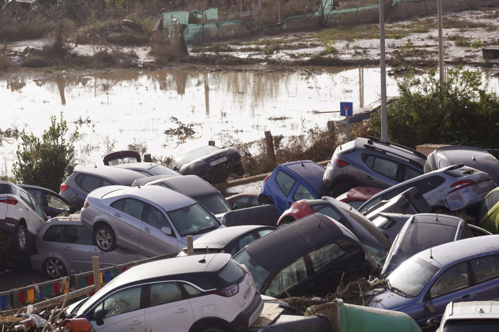 Spagna, viaggio a Valencia nell’area più colpita dall’alluvione: “Vivi per miracolo ma abbiamo perso tutto”