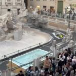 Roma, la Fontana di Trevi diventa ‘Piscina di Trevi’ per lavori