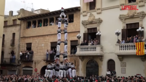 Catalogna, la pioggia non ferma le torri umane di Vilafranca