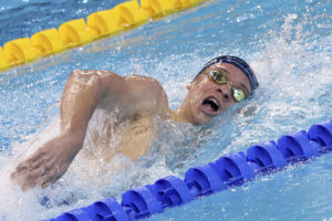 Nuoto, Leon Marchand firma il nuovo record del mondo nei 200 misti