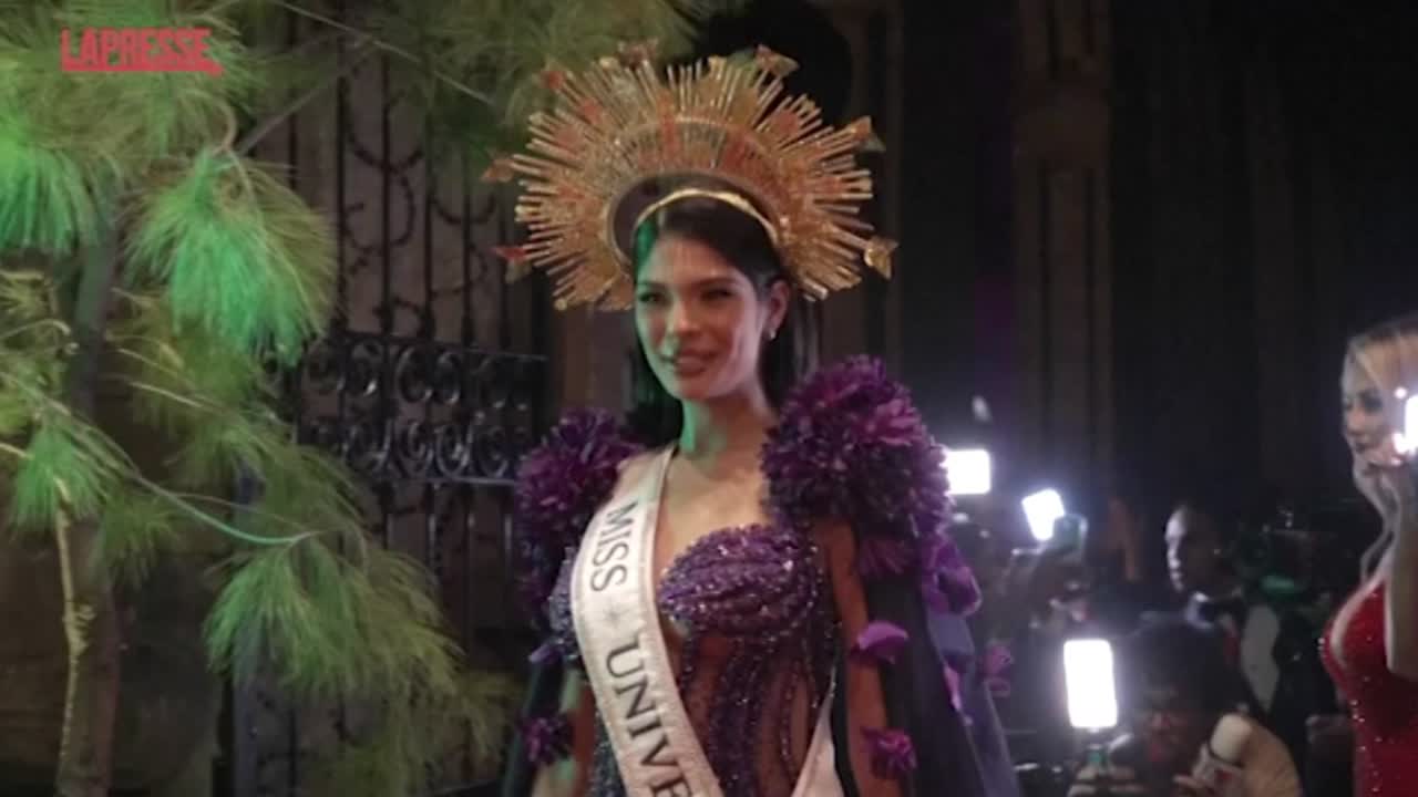 Miss Universo, serata di beneficenza a Città del Messico: la sfilata delle 130 concorrenti