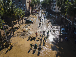 Alluvione in Spagna, si contano i danni tra il fango