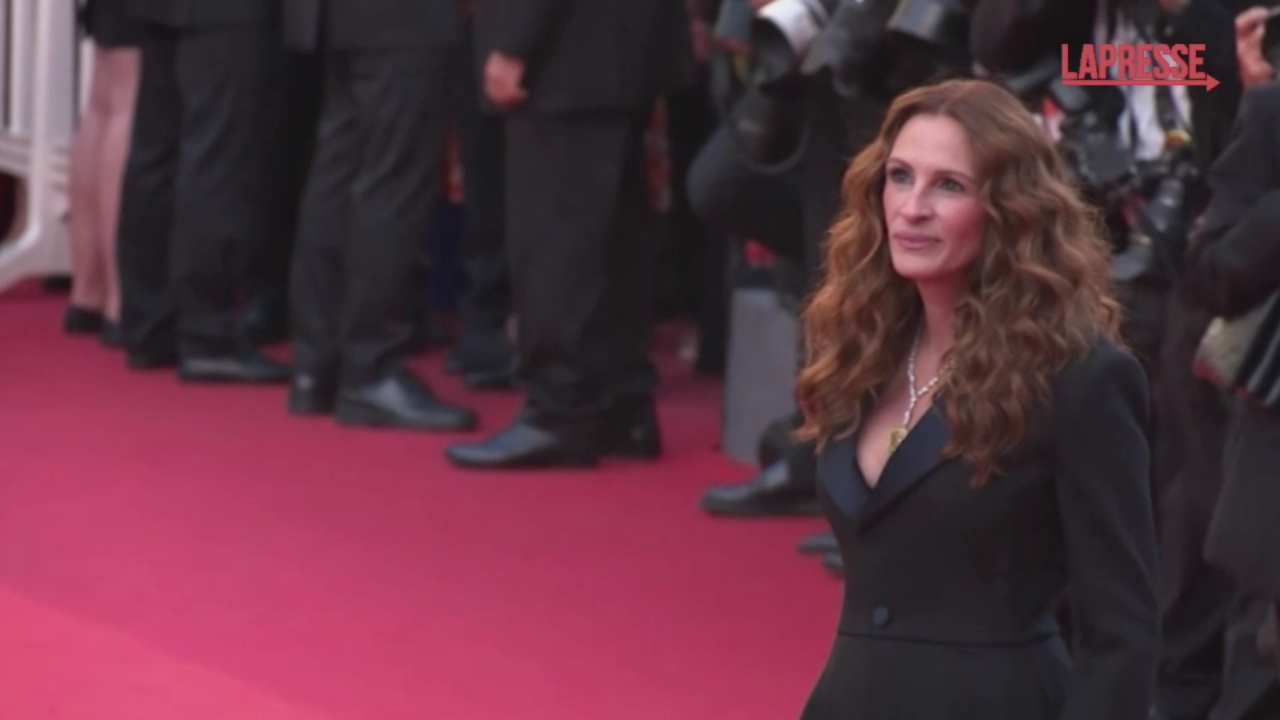 Usa, l’appello di Julia Roberts alle donne: “Non votate Trump come i vostri mariti”