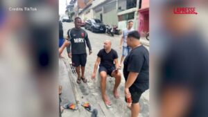 Adriano tra alcol e favelas in Brasile: il video virale sui social