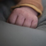 Padova, sevizie e lesioni al figlio di 5 mesi: arrestato 22enne