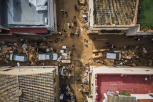 Alluvione Valencia, si contano i danni tra il fango