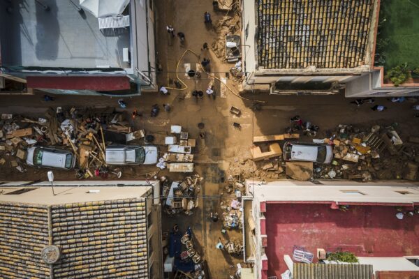 Alluvione Valencia, si contano i danni tra il fango