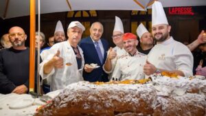 A Palermo un cannolo da record: è lungo 30 metri