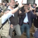 Spagna, fango e grida “Assassini” verso Re Felipe e Mazon nella Regione di Valencia