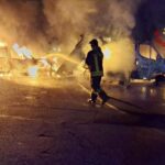 Piacenza, assalto armato a magazzino DHL: camion in fiamme, banda in fuga