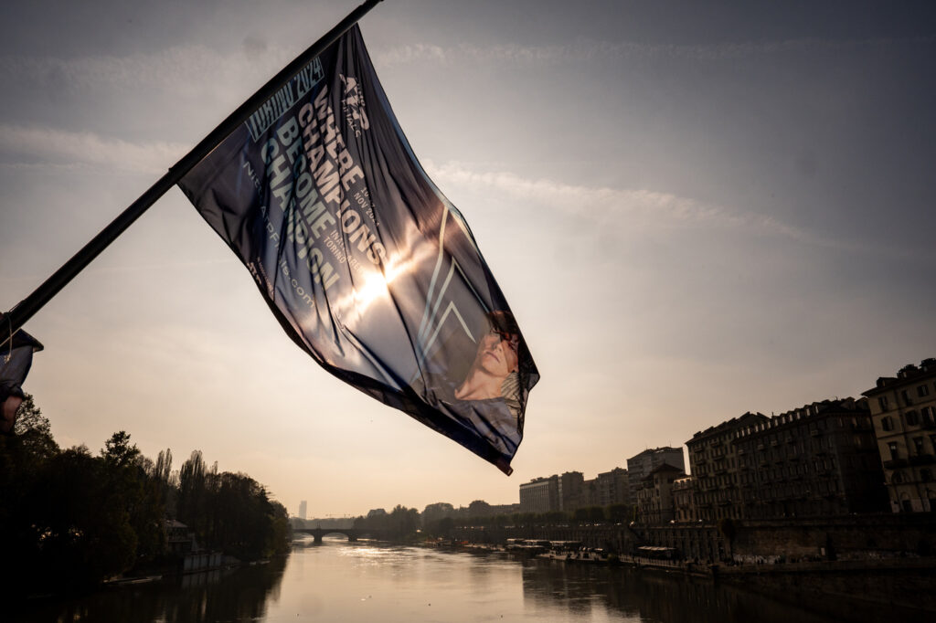 Galleria foto 'ATP Finals di Torino: tifosi e fan in coda 12 ore per aspettare Jannik Sinner' - foto 15