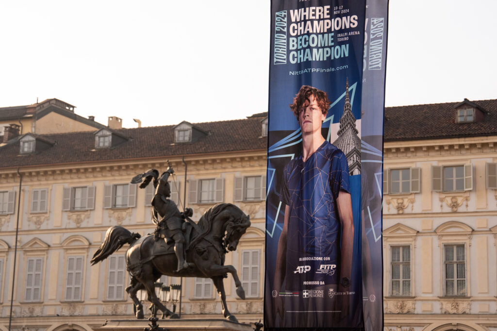 Galleria foto 'ATP Finals di Torino: tifosi e fan in coda 12 ore per aspettare Jannik Sinner' - foto 18