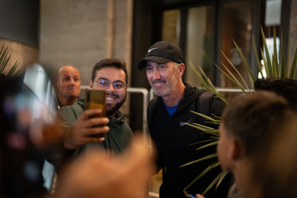 Galleria foto 'ATP Finals di Torino: tifosi e fan in coda 12 ore per aspettare Jannik Sinner' - foto 10