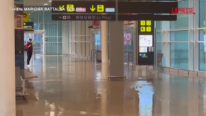 Alluvione Spagna, allagato l’aeroporto El Prat a Barcellona