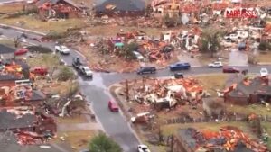 Usa, tornado e tempeste in Oklahoma