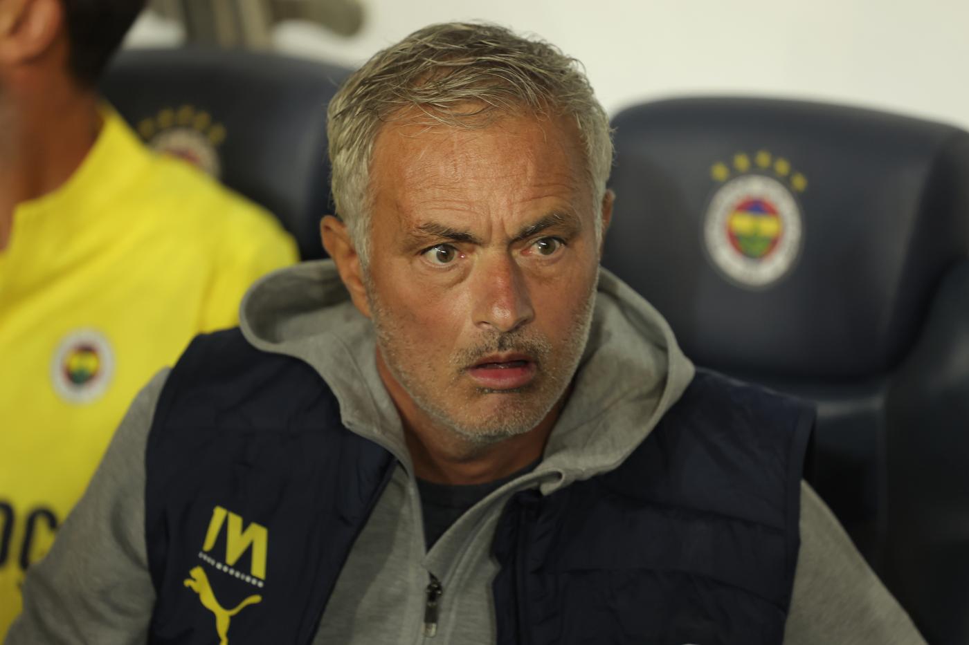 Mourinho, il Fenerbahce vince ma il tecnico attacca arbitro e Var: “Giochiamo contro il sistema” Mourinho, il Fenerbahce vince ma il tecnico attacca arbitro e Var: “Giochiamo contro il sistema”