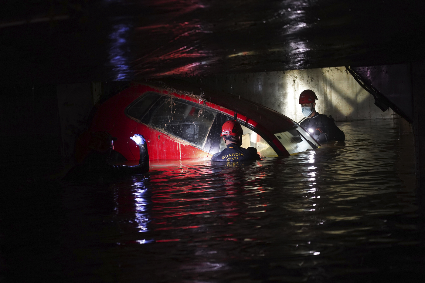 Alluvione Spagna, caos dispersi a Valencia. Allerta a Barcellona