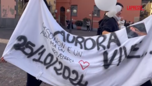 A Piacenza i funerali di Aurora, l’arrivo del feretro della 13enne