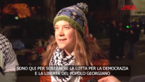 Georgia, Greta Thunberg protesta a Tiblisi: “Qui per sostenere democrazia e libertà”