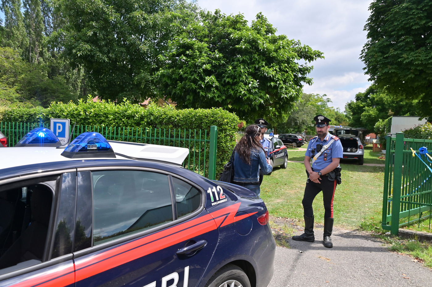 Recanati, precipita dalla finestra del secondo piano a scuola: grave una 15enne