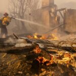Vasti incendi causati dal vento in California