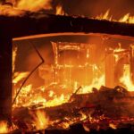 Vasti incendi causati dal vento in California