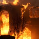 Vasti incendi causati dal vento in California