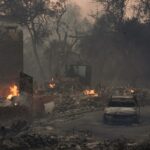 Vasti incendi causati dal vento in California