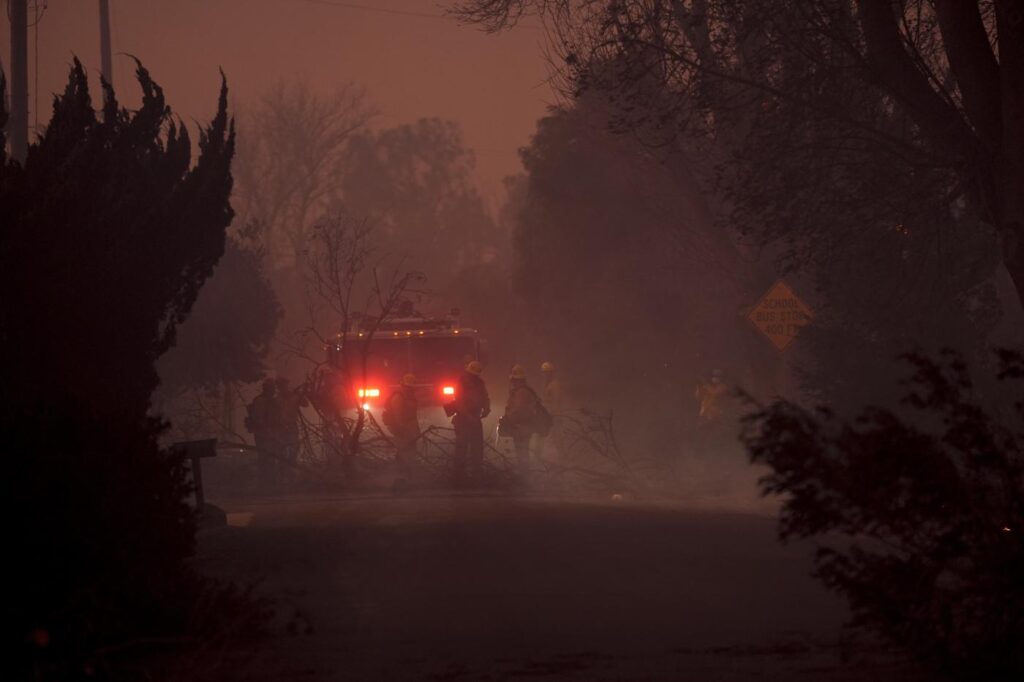 Galleria foto 'Usa, emergenza incendi in California meridionale: oltre 10mila persone evacuate' - foto 22