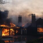 Vasti incendi causati dal vento in California
