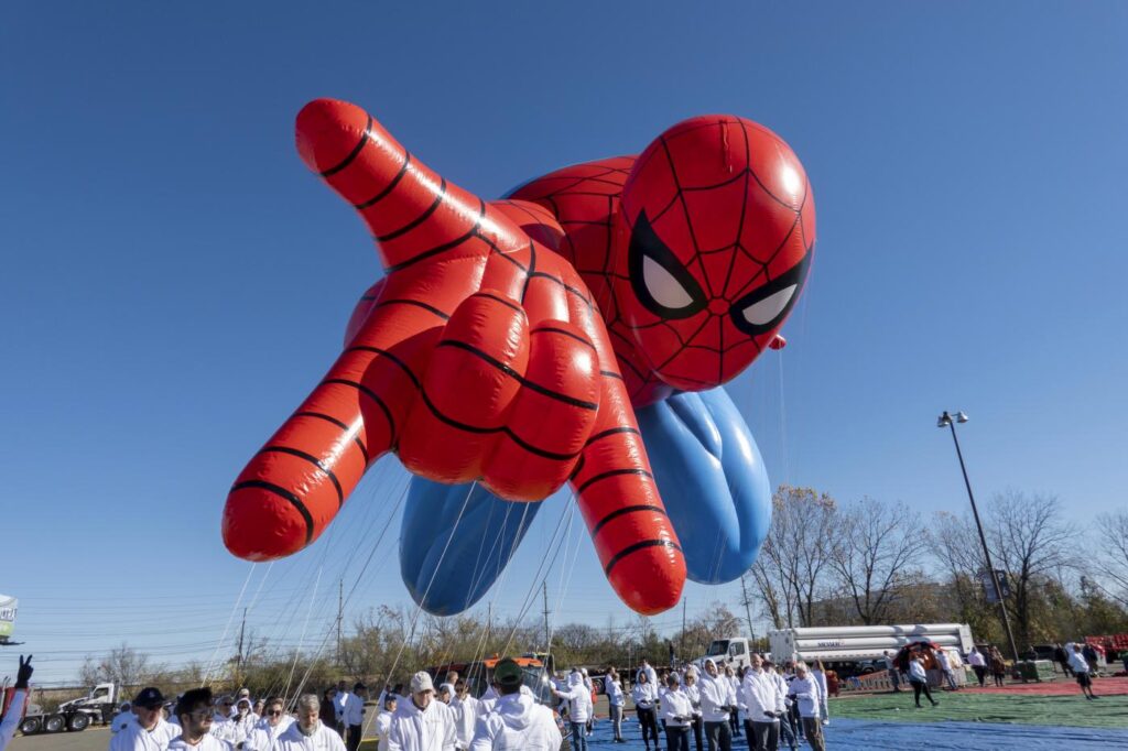 Galleria foto 'Thanksgiving Day, i test di volo dei gonfiabili per la parata di Macy’s a New York' - foto 11