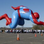 La preparazione dei nuovi gonfiabili per la parata del Thanksgiving Day a New York
