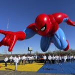 La preparazione dei nuovi gonfiabili per la parata del Thanksgiving Day a New York