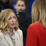 Meloni malata, la premier risponde a un sms in diretta: “Non ho diritti sindacali, sto male ma lavoro”